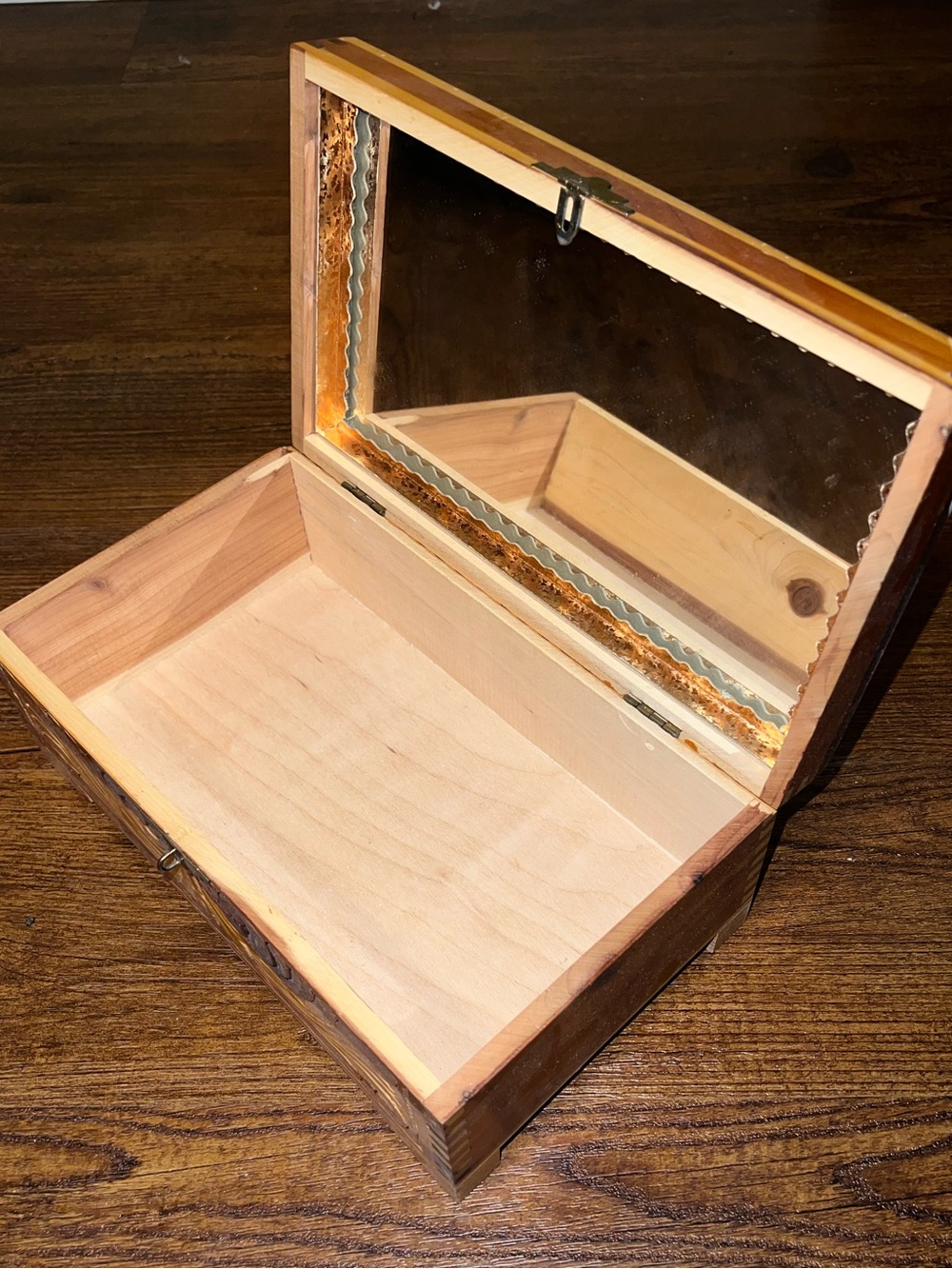 Vintage 1930s Carved Cedar Wood Mediterranean Storage/ Jewelry Box with Mirror - Picture 9 of 11
